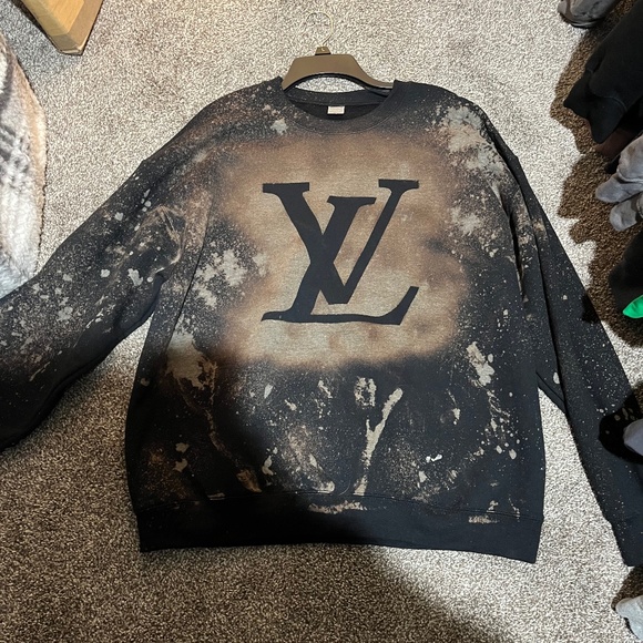 Sweatshirt - Picture 1 of 2